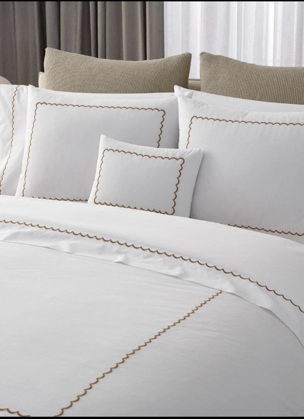 Matouk Astrid 350 Thread Count Cotton KING Duvet Cover Set Champagne